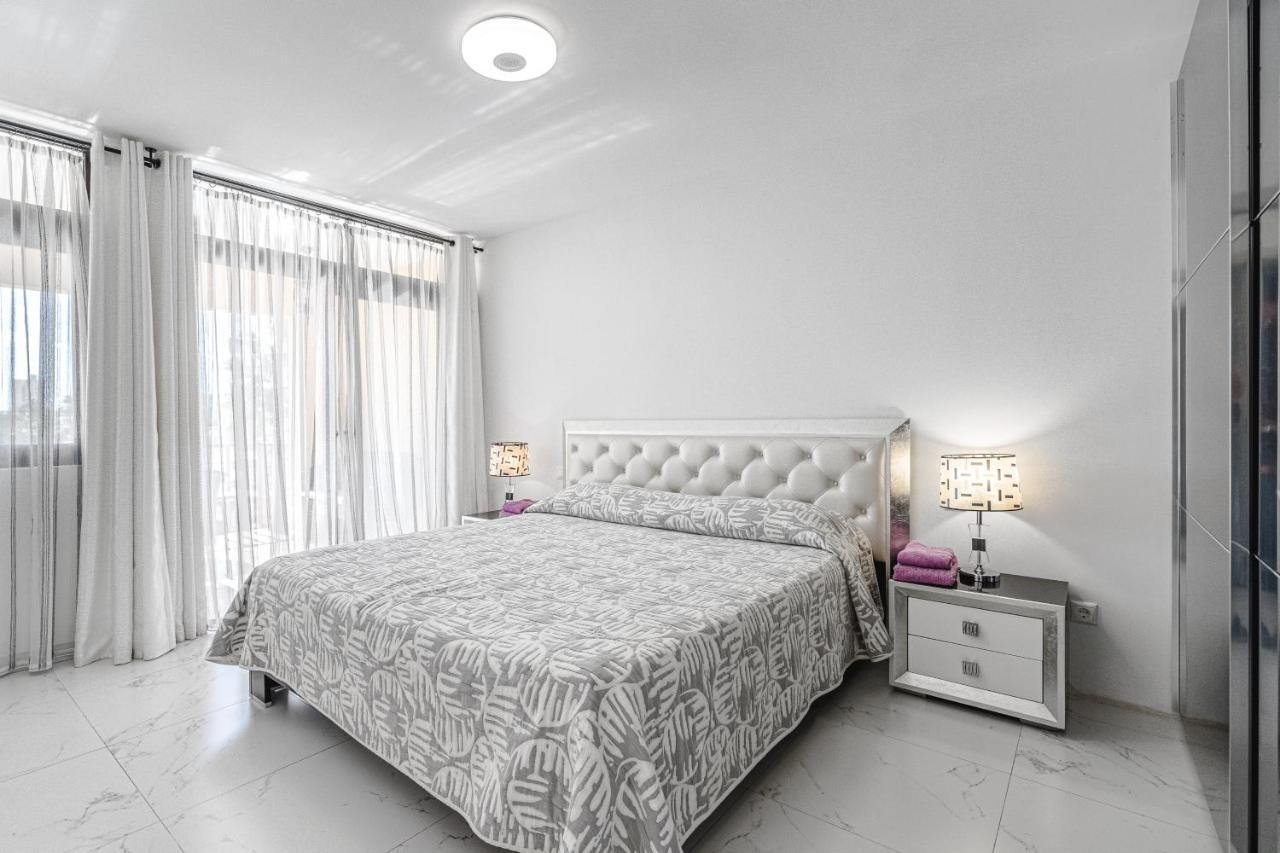 Amazing 3 Bedroom Apartment On The First Line Of The Best Las Americas Beach, Air Conditioner And Terrace Ocean View بلايا ذي لاس أميريكاس المظهر الخارجي الصورة